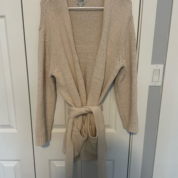 “Plush apparel” wrap in beige - never worn - Picture 3 of 6